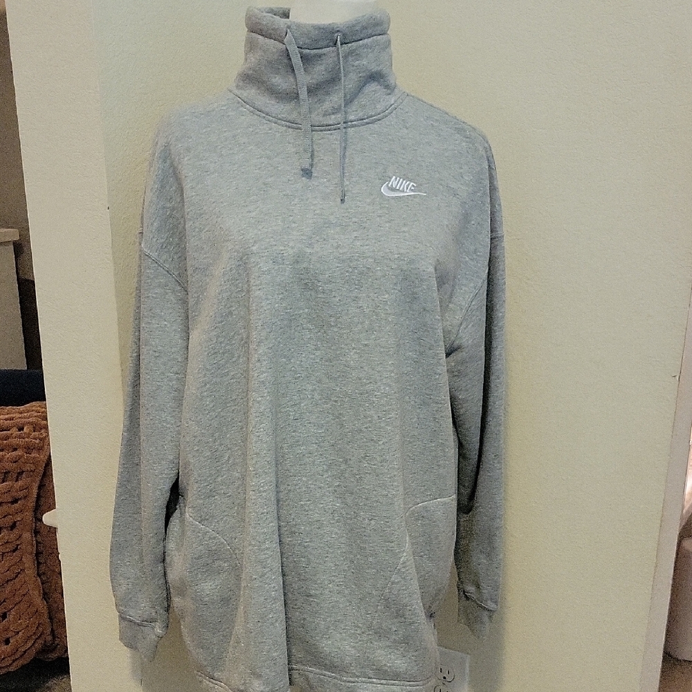 Nike NWOT Women's Light Gray Oversized Sweatshirt SIZE SMALL
